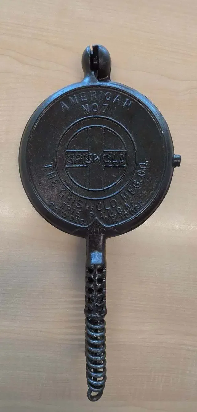 Vintage Griswold American No. 7 Cast Iron Waffle Maker 390 Erie PA Pat'd 1908